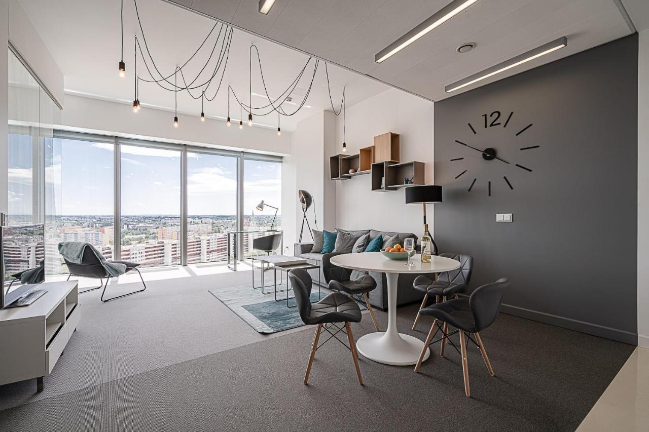 Rentplanet - Apartament Sky Tower Wrocław Exteriör bild