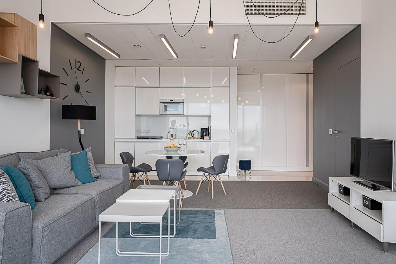 Rentplanet - Apartament Sky Tower Wrocław Exteriör bild