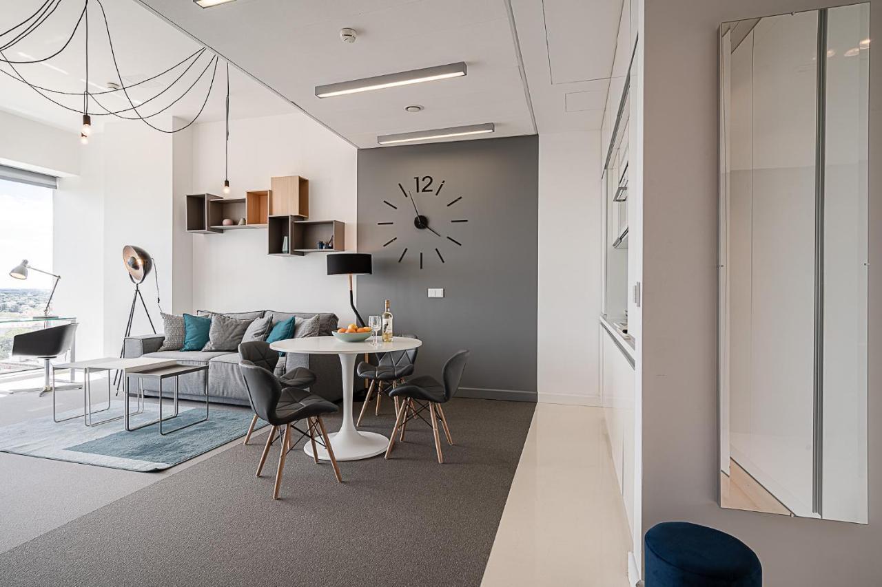 Rentplanet - Apartament Sky Tower Wrocław Exteriör bild