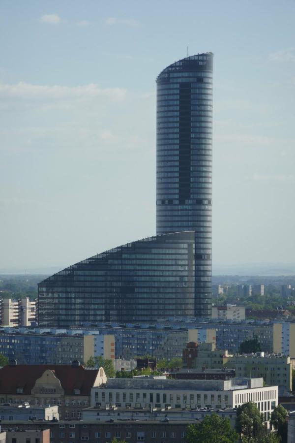 Rentplanet - Apartament Sky Tower Wrocław Exteriör bild